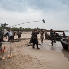 Imagen del rodaje de una de las escenas de la serie en la playa de Tamarit.