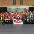 Foto de família dels participants en el XX Torneig de Nadal de futbol base DOW