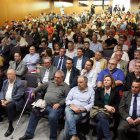 Imagen general del público asistente, unas 200 personas, en el aula magna de la URV en Tarragona durante el acto público 'Nos jugamos el futuro. Sí al futuro de las empresas y de los trabajadores y trabajadoras de Tarragona', el 31 de mayo de 2016
