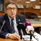 Plano medio del rector de la URV, Josep Anton Ferré, en la rueda de prensa posterior a la reunión del Consejo de Gobierno.
