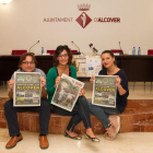 Els regidors Martí Yebras, Carla Miret i Fabiola Martínez presentant la Fira, ahir a Alcover.