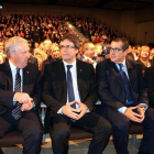 El president de la Generalitat, Carles Puigdemont, amb el conseller Jordi Jané; el president de la Diputació, Josep Poblet, i l'alcalde de Salou, Pere Granados, en l'inici de la 27a Nit del Turisme.