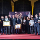 Los galardonados con el alcalde Carles Pellicer
