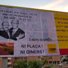 Al cartel aparecen el exconcejal Alejandro Fernández y el alcalde Josep Fèlix Ballesteros.