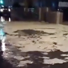 Imatge del vídeo on es pot veure la brutícia de l'aigua.