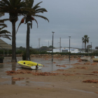 Pla obert de diverses barques afectades pel temporal a la platja de Torredembarra. Imatge del 22 de gener de 2017
