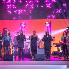 Sara Terraza, Wom y Funkystep & The Sey Sisters interpretan en el plató 'Els rius del món', canción incluida en 'El disc de La Marató'.