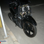 Estado en que quedó la motocicleta implicada en un accidente de tráfico a la C-31 en Cubelles el 11 de noviembre.