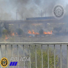 El foc s'ha produït en una zona propera al pont de l'AVE i la carretera