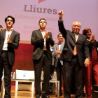 Roger Montañola, Antoni Fernàndez Teixidó i Remei Gómez agraeixen les mostres de suport en l'acte de presentació del moviment polític Lliures.