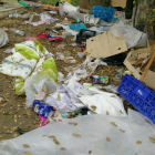 Imagen del descampado, lleno de basura, donde denuncian la aparición de jeringas.