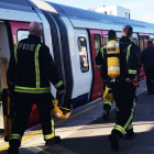Imagen de los servicios de emergencia a la estación de metro de Parsons Green.