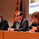 imatge del conseller d'Interior, Jordi Jané, al centre entre Joaquim Forn i la senadora Beth Abad. Imatge del 20 de març del 2017. (horitzontal)