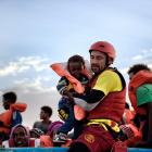Guillermo Cañardo durante un rescate en las aguas del mar Mediterráneo, donde coopera desde hace más de un año.