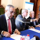 Primer pla d'un moment d'una reunió del Comitè Organitzador dels Jocs Mediterranis 2018, amb el president del COE, Alejandro Blanco; i l'alcalde de Tarragona, Josep Fèlix Ballesteros, presidint-la aquest 29 de març de 2017