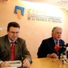 Pla mig de J. Antoni Belmonte, president de la CEPTA (a la dreta de la imatge), acompanyat de Juan Gallardo, cap del Gabinet d'Estudis de la CEPTA, a la seu de la patronal tarragonina, en roda de premsa, el 21 de març del 2017