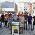 El col·lectiu va llegir un manifest a la plaça del Mercadal.