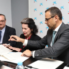 Jordi Pardo, Marta Casals i Jaume Massana signen el conveni de col·laboració.