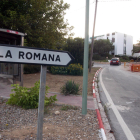 Imatge de l'accés a la urbanització Cala Romana.