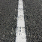 Imatge de les bandes que es 'marcaran' a diversos trams perillosos de carreteres.