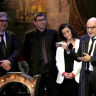 Imagen del equipo de 'Timecode' recogiendo el galardón en la gala del cine catalán.