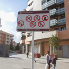 Un dels senyals actuals que indiquen les prohibicions al carrer.