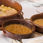L'activitat dóna a conéixer una recepta tradicional, formada per dos plats: un de fideus rossos i un de patates amb rap.