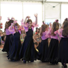 Niñas bailando durante una anterior edición de la Feria de Abril.