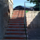 Imatge de les reparacions realitzades al paviment de les escales d'accés al carrer Sant Joan.