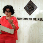 Plano medio de la concejala de Benestar de l'Ajuntament de Reus, Montserrat Vilella, en rueda de prensa para presentar la nueva convocatoria de ayudas contra la pobreza energética, el 24 de mayo del 2017.