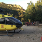 L'helicòpter va evacuar de cinc en cinc el grup d'escolars i els dos professors.