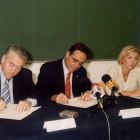El dia 18 de març de 2002 es va signar el conveni que el va fer possible. D'esquerra a dreta Josep Poblet, Lluís Arola i Mercedes de Pablo.