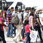 L'arribada dels refugiats a l'aeroport Adolfo Suárez Madrid-Barajas, aquest dimecres.
