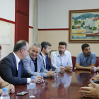 Pla tancat del mut de la reunió del conseller de Presidència, Jordi Turull, amb l'Ajuntament d'Alcanar i cossos d'emergències, aquest 21 d'agost de 2017