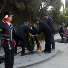 Carles Puigdemont i Oriol Junqueras representant el Govern en l'ofrena a la tomba de Companys.