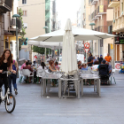 Imatge actual del carrer Lleida, que tindrà un total de cinc locals amb terrassa properament.