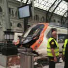 Imatge del tren accidentat el matí d'aquest 28 de juliol a l'estació de França.