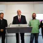 Els diputats de JxSí Lluís Corominas i Jordi Orobitg i els de la CUP Benet Salellas i Gabriela Serra en roda de premsa el 28 d'agost de 2017