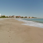 El bañista ha muerto después de sufrir un infarto mientras se bañaba en la playa del Arenal.