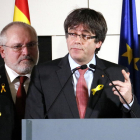 Carles Puigdemont, en Bruselas, flanqueado por Ponsatí, Monte, Serret y Comín.