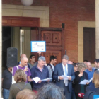 Imatge de la concentració en suport a Sànchez i Cuixart davant l'Ajuntament de Tortosa.