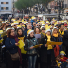 Els assistens a l'acte cantant nadales