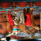Una escena de lluita de l'espectacle de titelles 'Duello di Orlando e Rinaldo per amore della bella Angelica', de la companyia Opera dei Pupi Brigliadoro,al Teatre Principal de Valls, el 10 de novembre del 2017