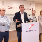 El portaveu de Ciutadans a Reus, anunciant les denúncies.