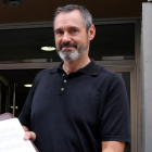 Pla mig de l'advocat Eusebi Campdepadrós, militant republicà que encapçala la llista de JuntsxCat a Tarragona el 21-D, en una imatge d'arxiu davant dels jutjats de Valls, el juliol del 2017