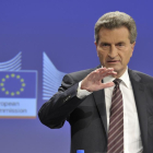 El eurocomisario de Energía, Günter Oettinger, presentando las conclusiones de las pruebas de resistencia a las centrales nucleares.
