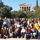 Imagen de los estudiantes penedesenses durante la visita a Grecia.