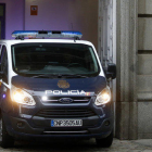 Furgón policial entrando en las cocheras del Tribunal Supremo, con Oriol Junqueras dentro.