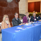 Elvira Ferrando, al centre, junt amb els representants de diferents associacions de comerciants de Tarragona, ahir a l'Ajuntament.