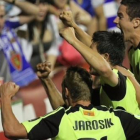 Los jugadores del Zaragoza celebran un gol durante el polémico partido.